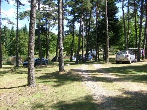 Emplacement - Forfait Emplacement Tente/Caravane/Camping-Car - image n°9 - Camping du Lac de Devesset
