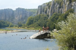 Bathing Camping La Vignasse - Casteljau