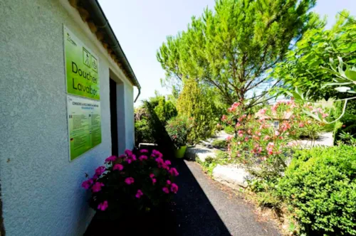 Emplacement - Emplacement + 1 Voiture + Tente, Caravane Ou Camping-Car - image n°2 - Camping Le Chamadou