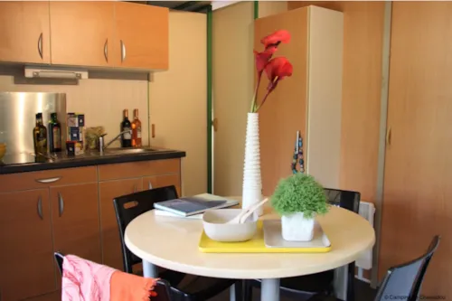 Location - Chalet Bonzaï - 21M² - 2 Chambres - image n°4 - Camping Le Chamadou