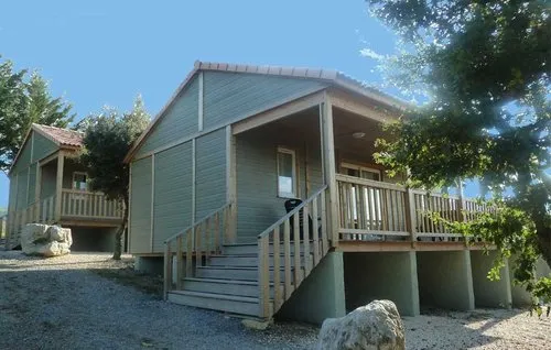 Location - Chalet Élite - 35M² - 3 Chambres - image n°1 - Camping Le Chamadou