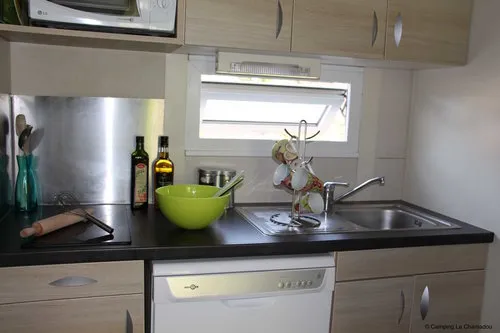 Location - Chalet Club - 34M² - 2 Chambres - image n°4 - Camping Le Chamadou