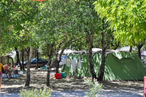Stellplatz - Stellplatz Comfort Xxl (Strom 10A Inbegriffen) - image n°5 - Camping L'Ombrage