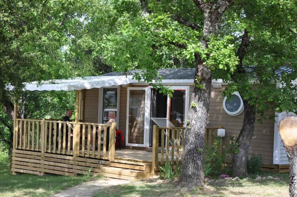 Location - Cottage Premium Climatisation D (30M² + 18 M² De Terrasse Avec Pergola, 2 Chambres) - Camping L'Ombrage