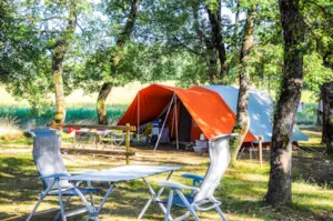 Emplacement - Stellplatz Comfort XXL (Strom 10A inbegriffen) - Camping L'Ombrage