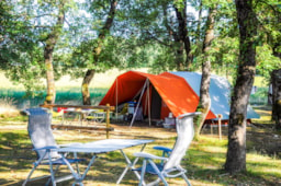 Pitch - Confort Pitch Xxl 150M², Including 10A Electricty - Camping L'Ombrage