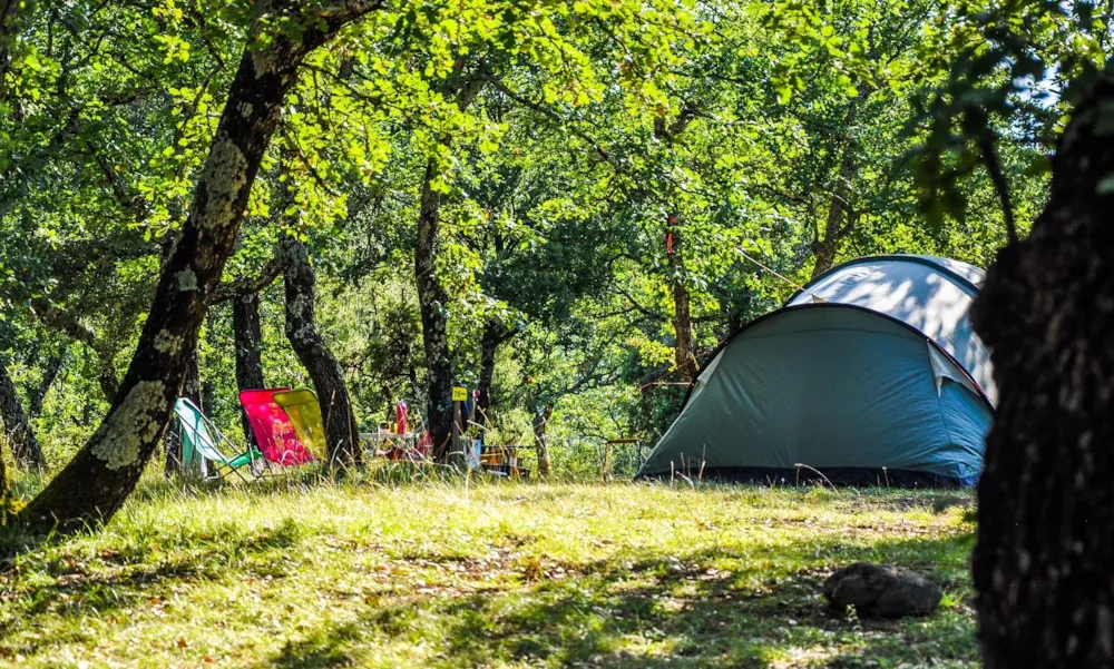 Emplacement - Emplacement Tente Xxl 150M², Sans Électricité - Camping L'Ombrage