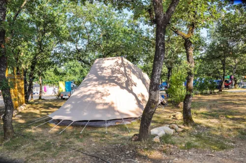 Stellplatz - Stellplatz Comfort Xxl (Strom 10A Inbegriffen) - image n°3 - Camping L'Ombrage