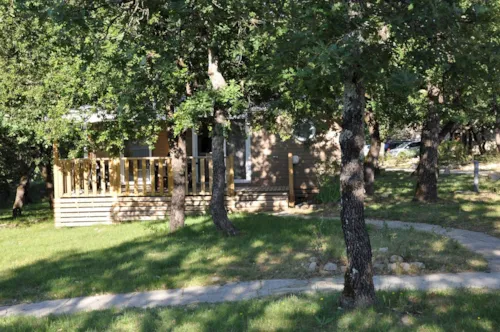 Mietunterkunft - Cottage "Laurier" - 2 Schlafzimmer - Reihe Confort - image n°1 - Camping L'Ombrage