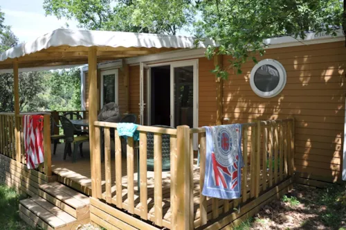 Mietunterkunft - Cottage "Laurier" - 2 Schlafzimmer - Reihe Confort - image n°5 - Camping L'Ombrage