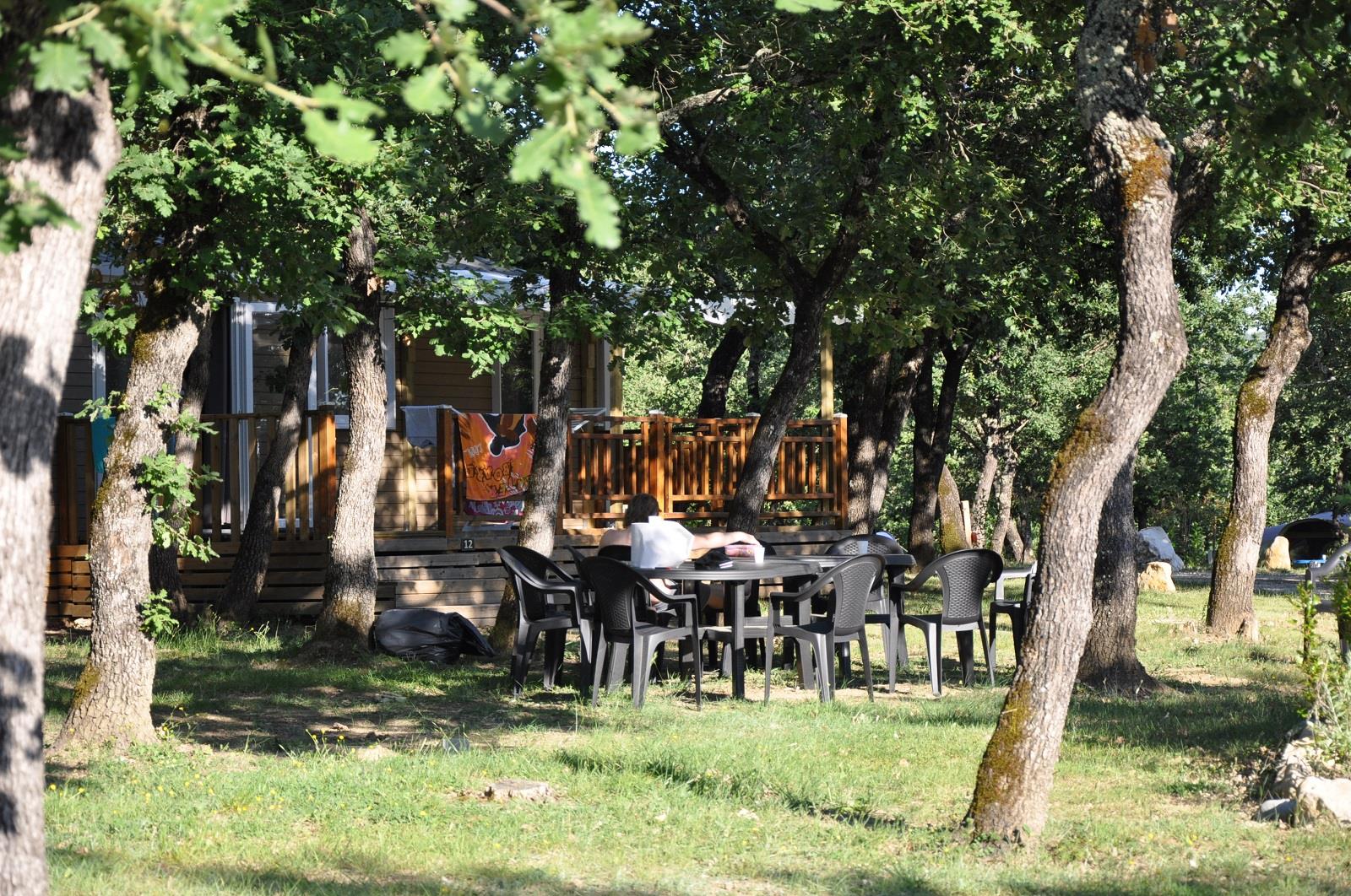 Location - Cottage Confort D (35M² + Terrasse 18M² Avec Pergola, 3 Chambres) - Camping L'Ombrage