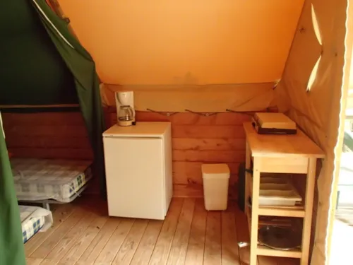 Mietunterkunft - Kanadische Hütte "Garrigue" - 2 Schlafzimmer - Ohne Sanitäranlagen - image n°5 - Camping L'Ombrage