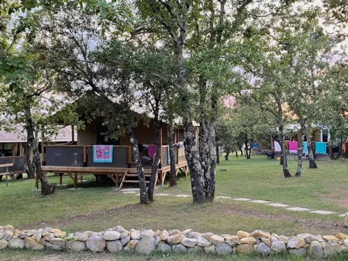 Huuraccommodatie(s) - Lodge Safari "Mûrier" - 2 Slaapkamers - Eigen Badkamer - image n°2 - Camping L'Ombrage