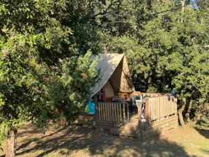 Locatif - Kanadische Hütte "GARRIGUE" - 2 Schlafzimmer - ohne Sanitäranlagen - Camping L'Ombrage