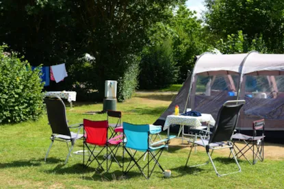 Emplacement Nature 100/150M² (1 Tente, 1 Caravane Ou 1 Camping-Car) + Eau