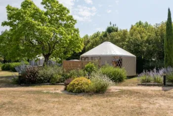 Mietunterkunft - Yourte Madras 43M² (2 Zimmer) + Außenterrasse - Camping du Lac de Saint Cyr