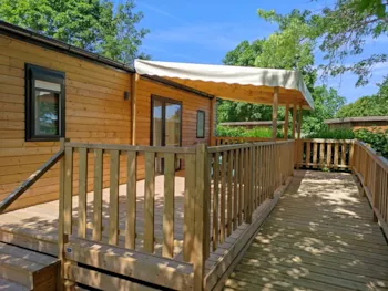 Mietunterkunft - Mobilheim 30M² (2 Schlafzimmer) + Große Halbüberdachte Terrasse Von 15M2 - Barrierefreier Zugang - Camping du Lac de Saint Cyr