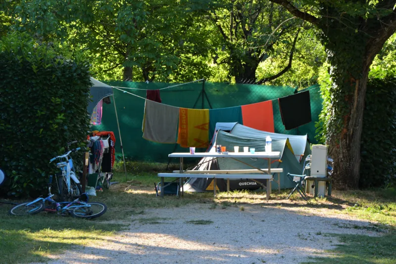 Emplacement Camping ( Tente Ou Caravane + Véhicule )