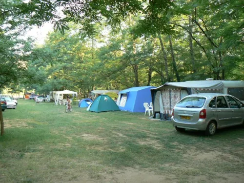 Stellplatz - Stellplatz + Fahrzeug - image n°3 - Camping Les Acacias