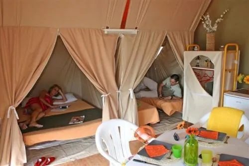 Huuraccommodatie(s) - Canvas Bungalow Canada N°4 - image n°3 - Camping Les Acacias