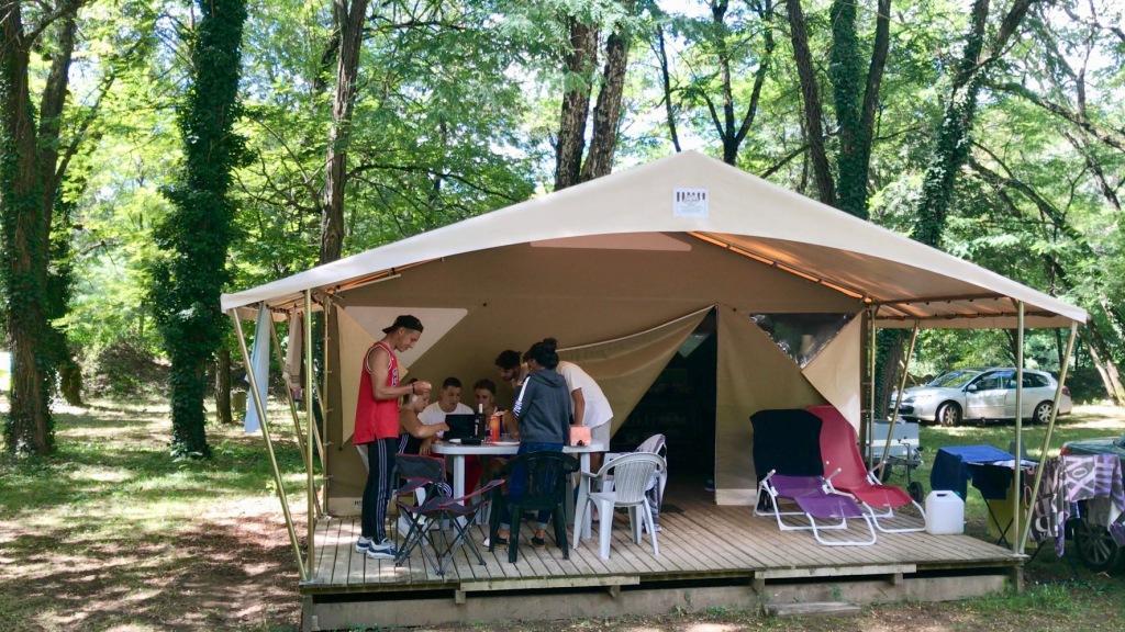 Mietunterkunft - Bungalow Toilé Canada N°4 - Camping Les Acacias