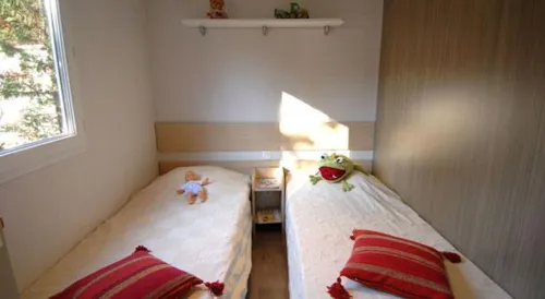 Accommodation - Cottage Cosmos 3 Bedrooms 1 Bathroom *** Air-Conditioning - image n°3 - YELLOH! VILLAGE -  Domaine Les Ranchisses