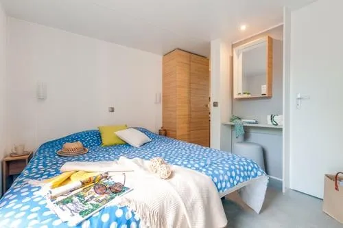 Accommodation - Cottage Coquelicot 2 Bedrooms 2 Bathrooms **** Air-Conditioning - image n°2 - YELLOH! VILLAGE -  Domaine Les Ranchisses