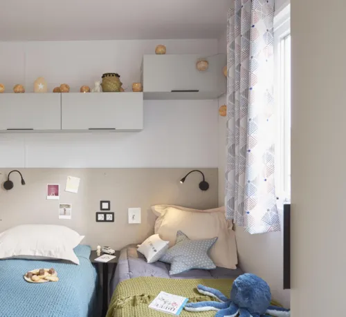 Accommodation - Cottage Bleuet 2 Bedrooms 1 Bathroom **** Air-Conditioning - image n°3 - YELLOH! VILLAGE -  Domaine Les Ranchisses