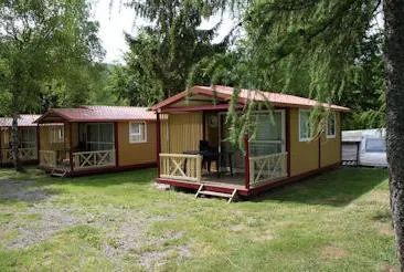 Location - Chalet Traditionnel 30 M² (2 Chambres) + Terrasse Couverte - Flower Camping Les Bouleaux