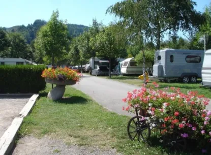 Forfait Confort (1 Tente, Caravane Ou Camping-Car / 1 Voiture / Électricité 6A)