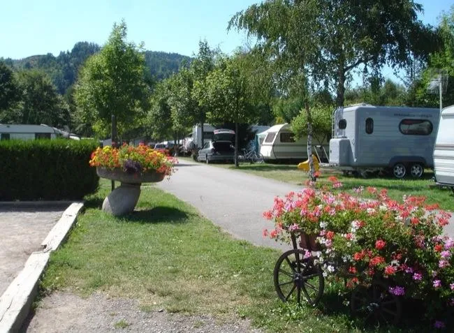 Forfait Confort (1 Tente, Caravane Ou Camping-Car / 1 Voiture / Électricité 6A)