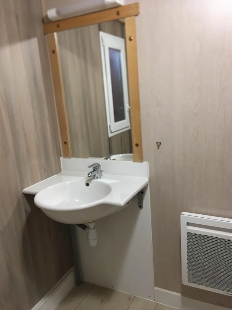 Chalet Confort 35 M² (2 Chambres) + Terrasse Couverte - Adapté Pour Les Personnes À Mobilité Réduite