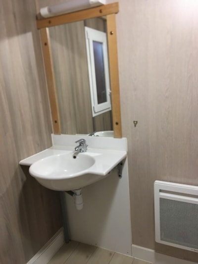 COMFORT Chalet 35 m² (2 bedrooms) + sheltered terrace - adapted to the people with reduced mobility