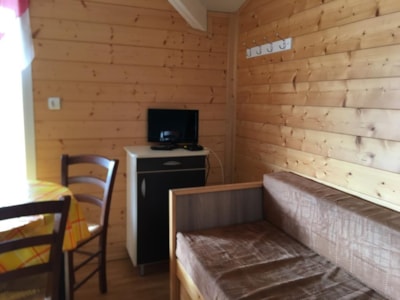 COMFORT Chalet 35 m² (2 bedrooms) + sheltered terrace - adapted to the people with reduced mobility