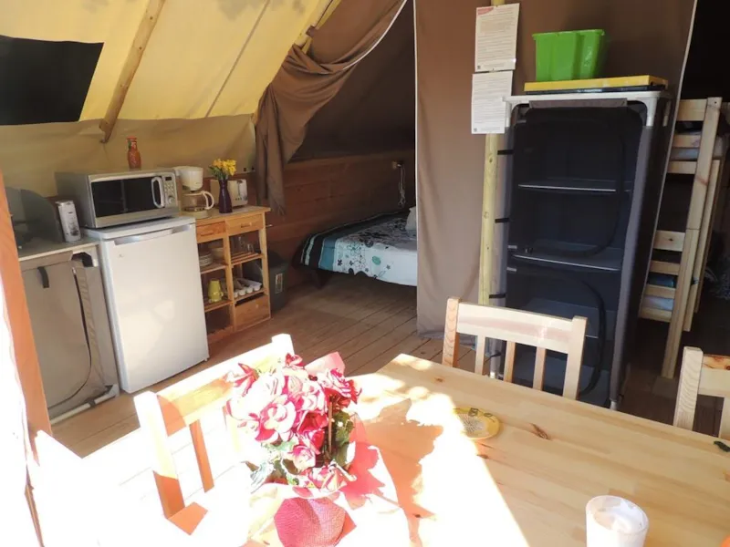 Cabane Lodge Confort Safari 20M² (2 Chambres - Sans Sanitaires) + Terrasse Semi Couverte