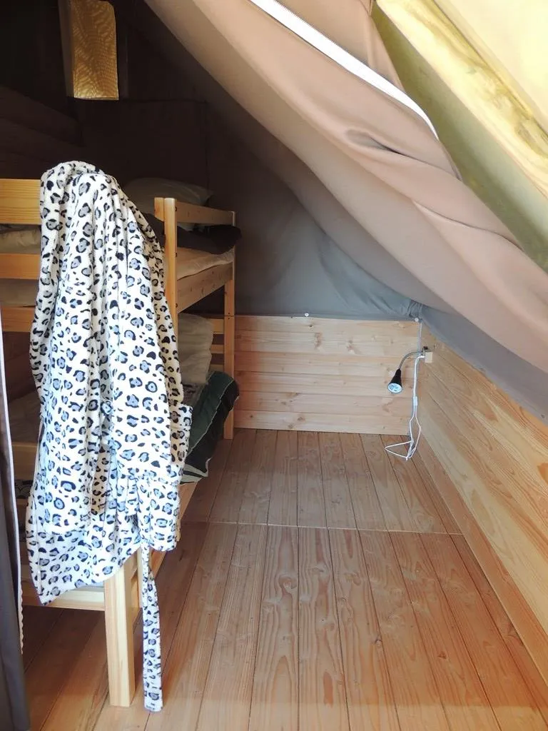 Cabane Lodge Confort Safari 20M² (2 Chambres - Sans Sanitaires) + Terrasse Semi Couverte