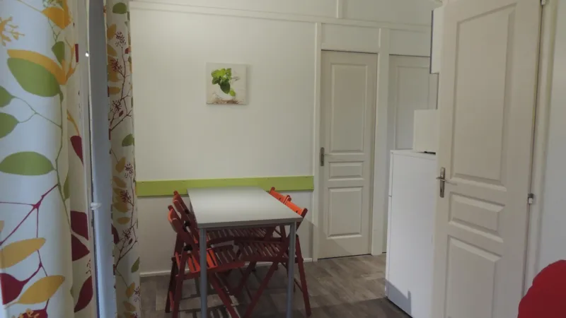 Chalet Confort + 27M² Climatisé (2 Chambres)/ Lave Vaisselle / Tv  Incluse / Climatisation- Terrasse Couverte