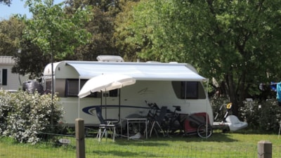 Comfort Package (1 tent, caravan or motorhome / 1 car / electricity 16A) — 2