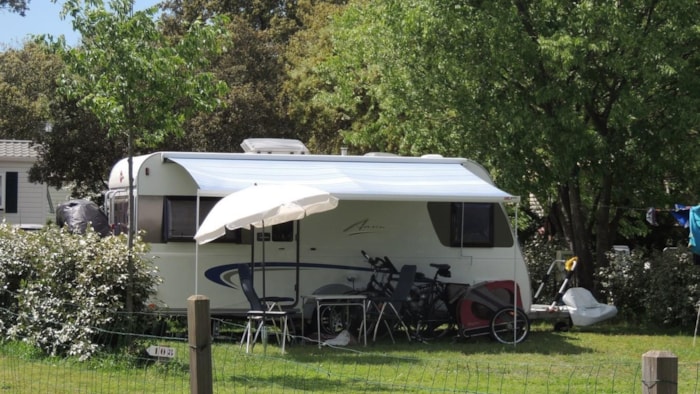 Forfait Confort (1 Tente Ou Caravane Ou Camping-Car / 1 Voiture / Électricité 16A)