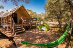 Huuraccommodatie(s) - Bungalow Tent Confort Safari 20M² (2 Kamers - Zonder (Eigen) Sanitair) + Half-Schaduwrijk Terras - Camping Domaine de Gajan