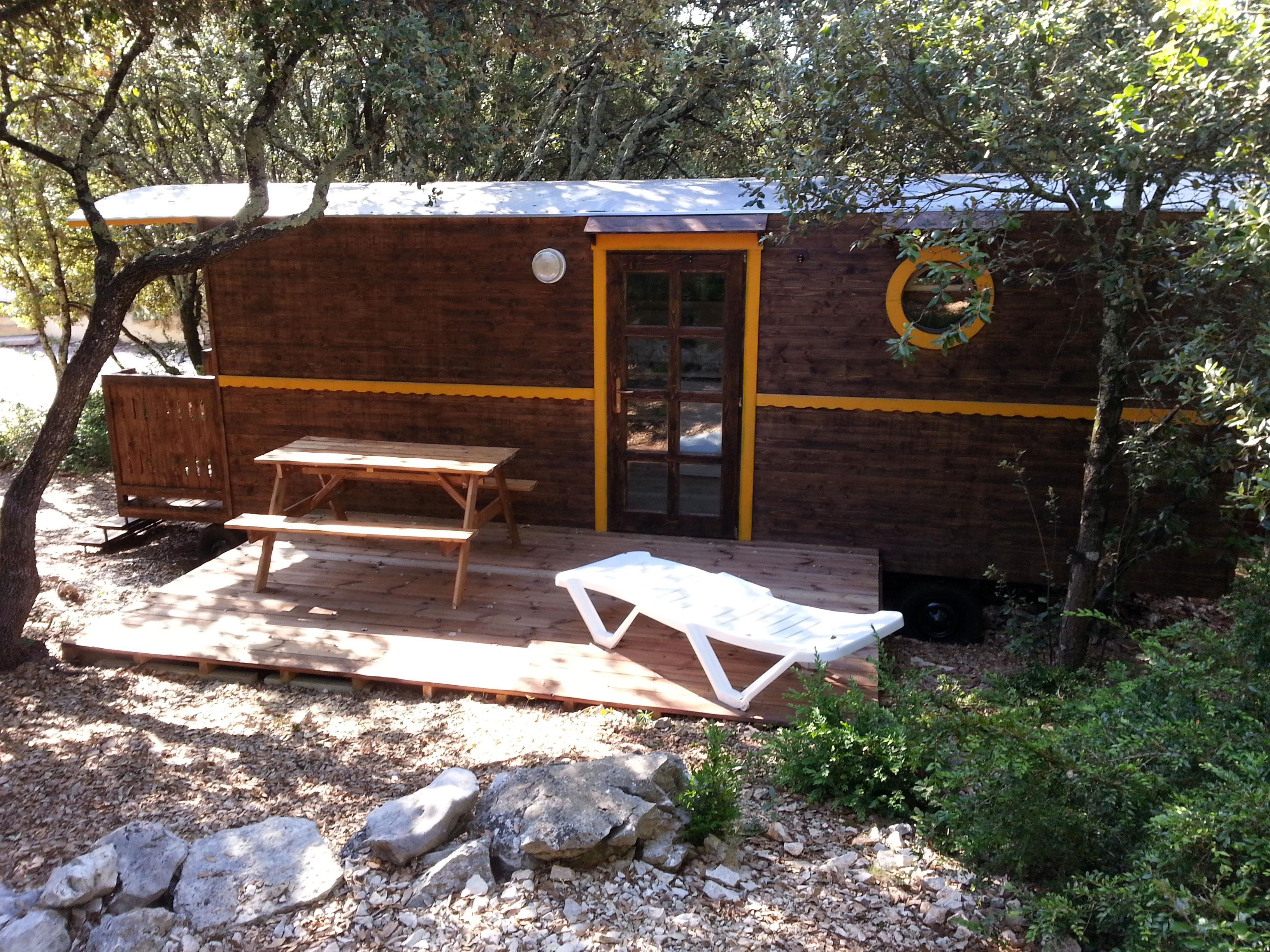 Location - Roulotte Rustique (Avec Sanitaires) - Camping Ibie