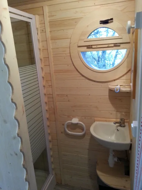 Huuraccommodatie(s) - Pipowagen (Met Sanitair) - image n°5 - Camping Ibie