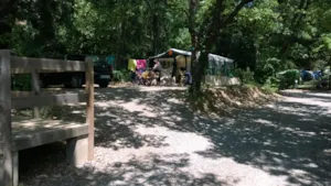 Emplacement - Stelle Zelten (2 Personen / 1 Zelt oder 1 Wohnwagen(Karawane) / 1 Fahrzeug) - Camping Ibie
