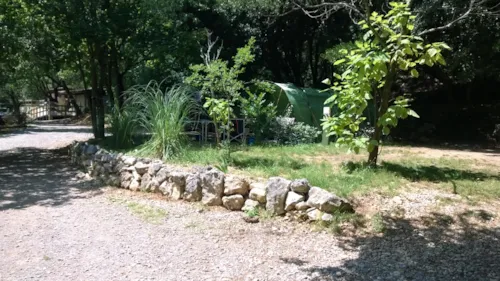 Pitch - Pitch (2 Persons / 1 Tent Or 1 Caravan / 1 Vehicle ) - image n°2 - Camping Ibie