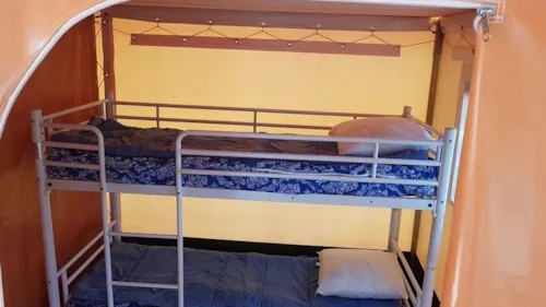 Location - Bungalow Toilé (Sans Sanitaires) - image n°5 - Camping Ibie