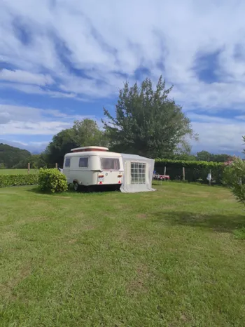 Stellplatz - Stellplatz + 1 Fahrzeug + Strom - Camping Goyetchea