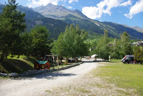 Kampeerplaats(en) - Standplaatsen - image n°3 - Camping Municipal Le Chenantier