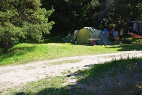 Kampeerplaats(en) - Standplaatsen - image n°5 - Camping Municipal Le Chenantier