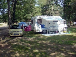 Kampeerplaats(en) - Locatie En 1/2 Personen: + 1 Tent Of Caravan En Een Voertuig Of Camping Auto Alleen. - Domaine les Lacs d'Armagnac