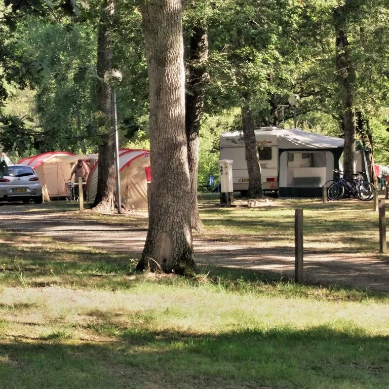 Forfait Spécial Randonneur : L'emplacement Nu, 1 Personne À Pied Ou À Vélo,1 Tente.